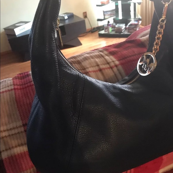 Leather Michael kors handbag- LIKE NEW CONDITION. - Picture 2 of 3